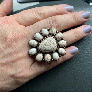 New TIPI White Stone RING Cocktail Western style size 7